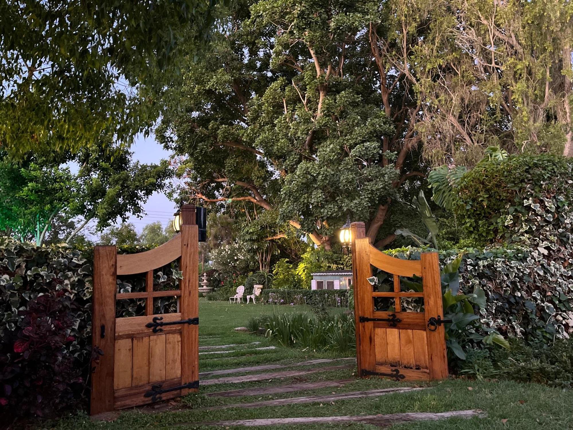 La Pension Guest House Оудсхорн Екстериор снимка