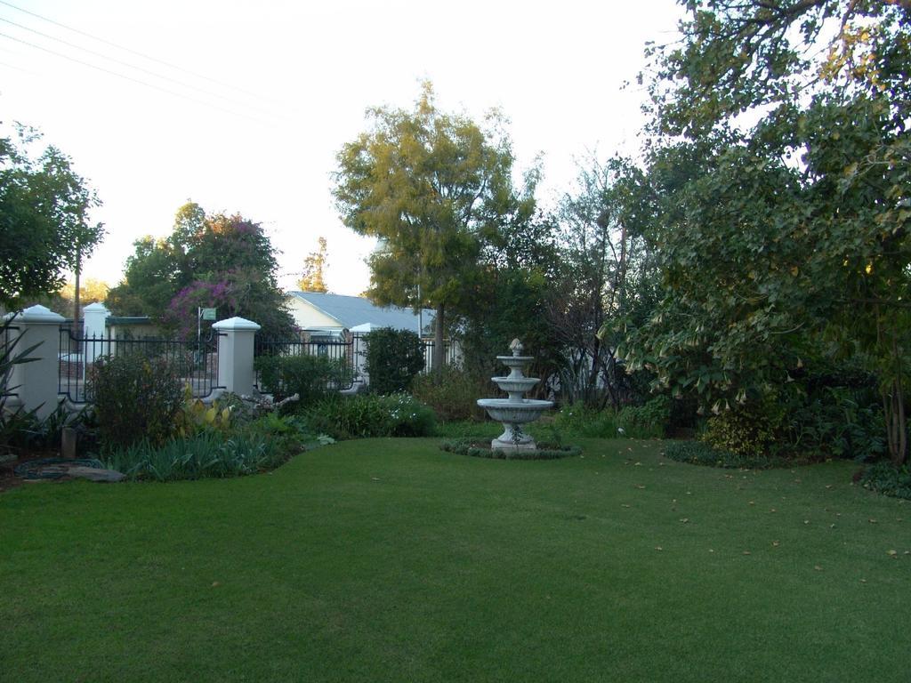 La Pension Guest House Оудсхорн Екстериор снимка