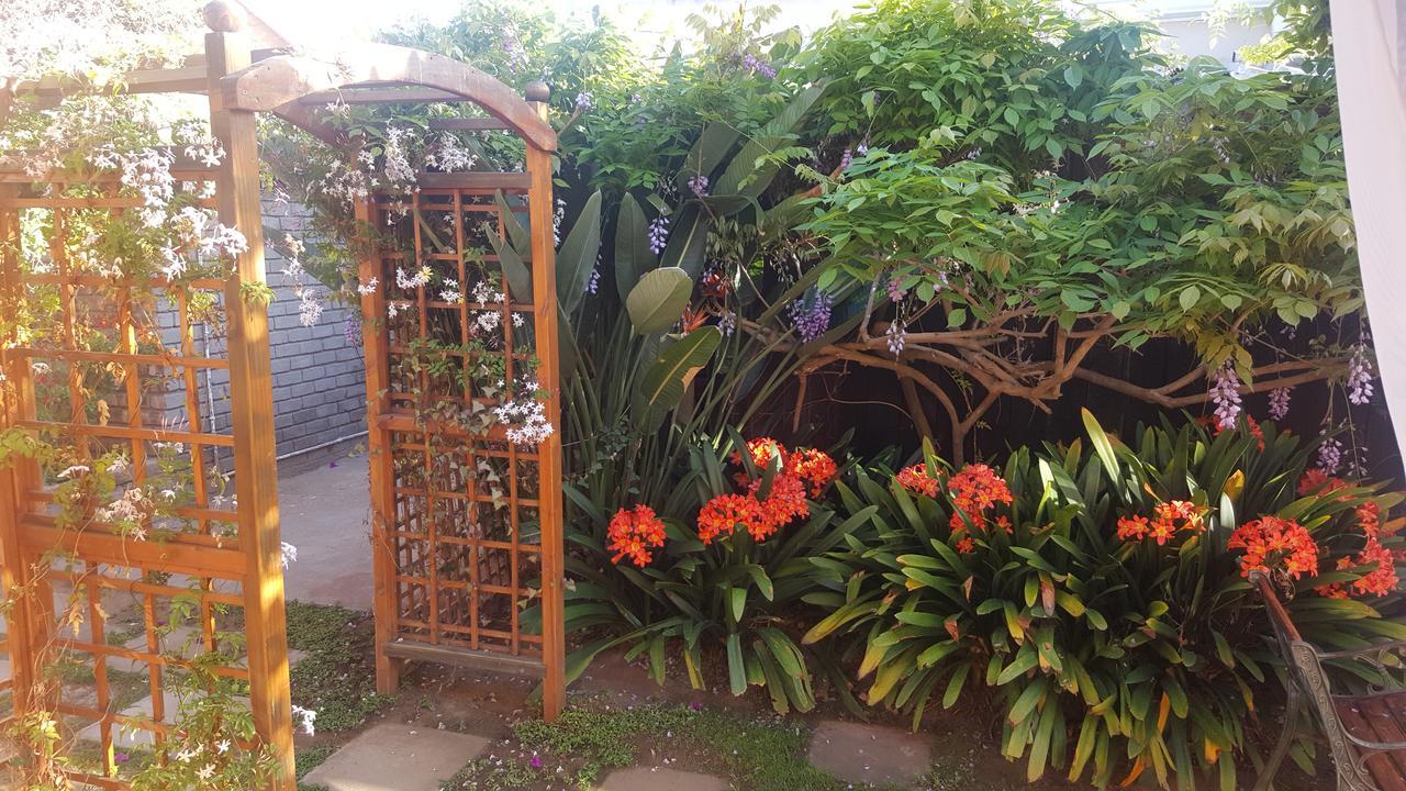 La Pension Guest House Оудсхорн Екстериор снимка